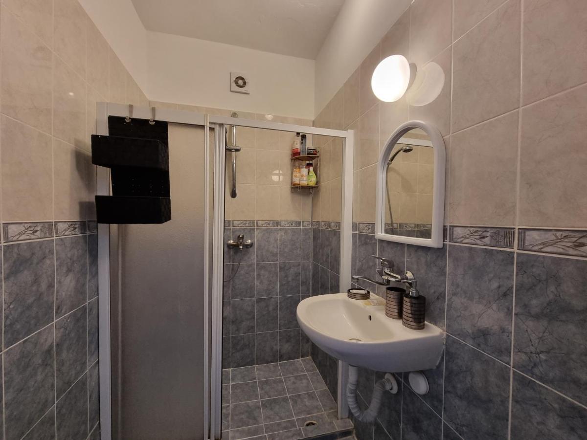 Reni'S Apartment-With Private Parking In Center Burgas Exterior foto