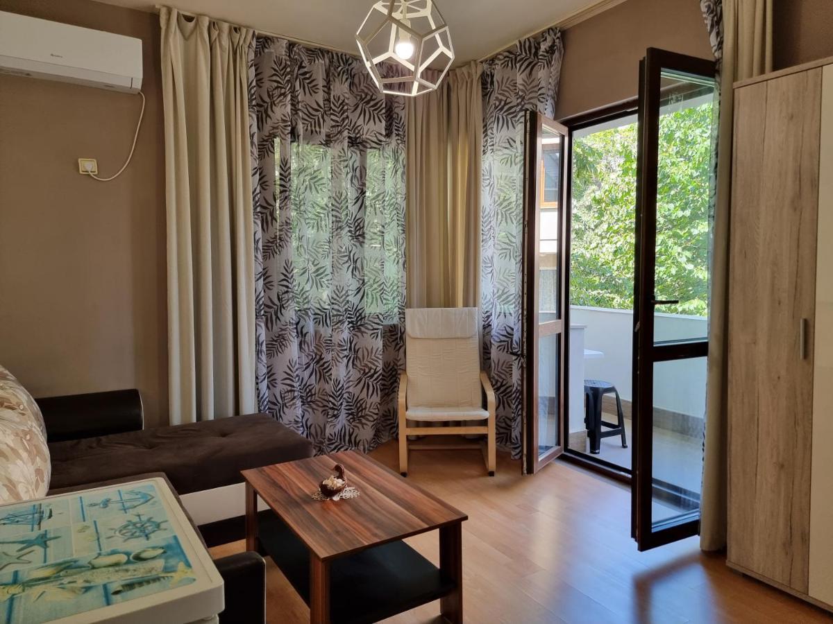 Reni'S Apartment-With Private Parking In Center Burgas Exterior foto