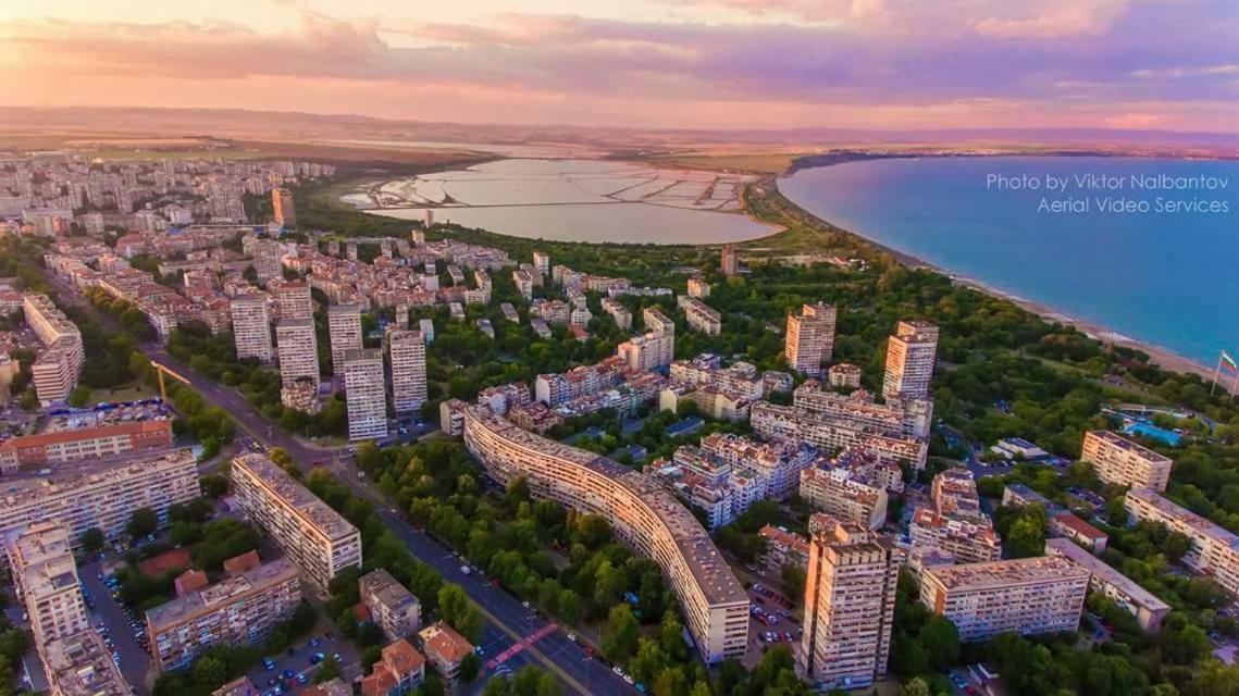 Reni'S Apartment-With Private Parking In Center Burgas Exterior foto